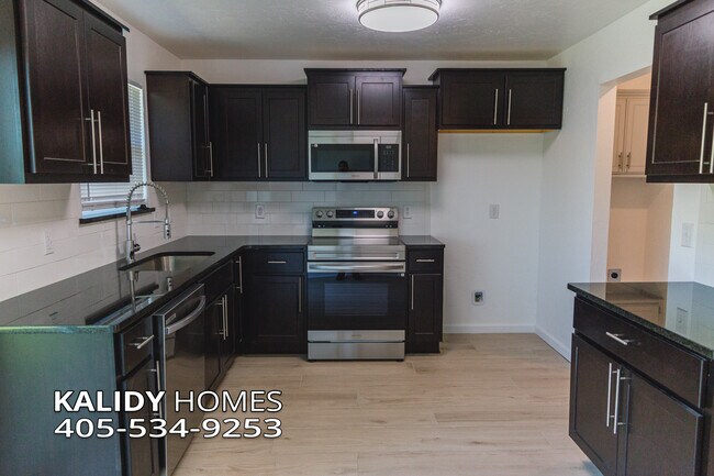 Photo - 221 W Wayne St