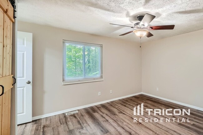 Photo - 5909 Chatham Ct NW