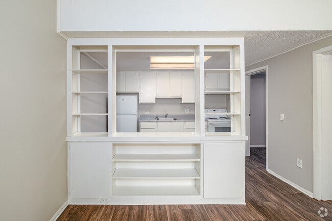 1BR, 1BA - 576SF - Living Room