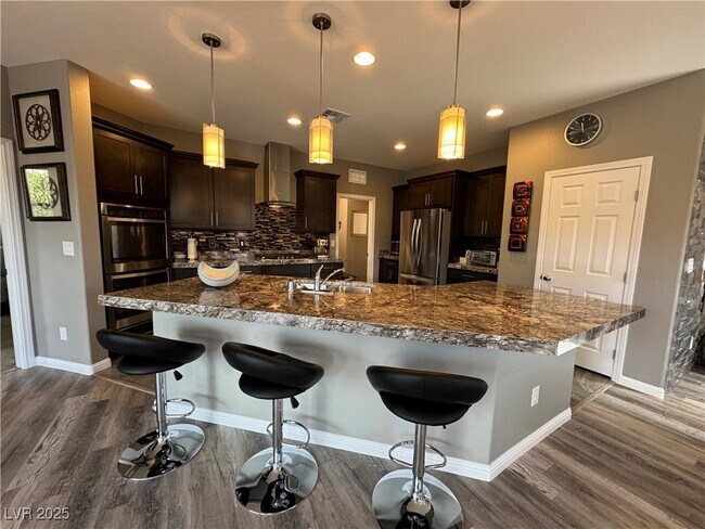 Photo - 745 Shiva St