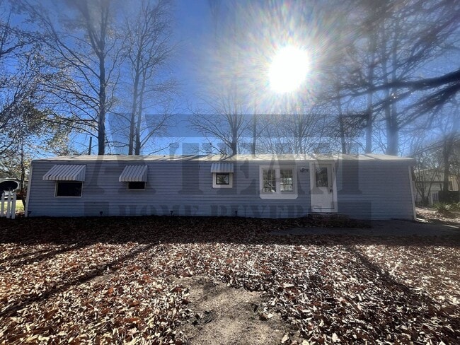 Building Photo - Cozy 2-bedroom, 1.5-bathroom home