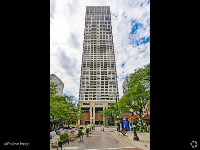 Building Photo - 1030 N State St Unit 9G Rental