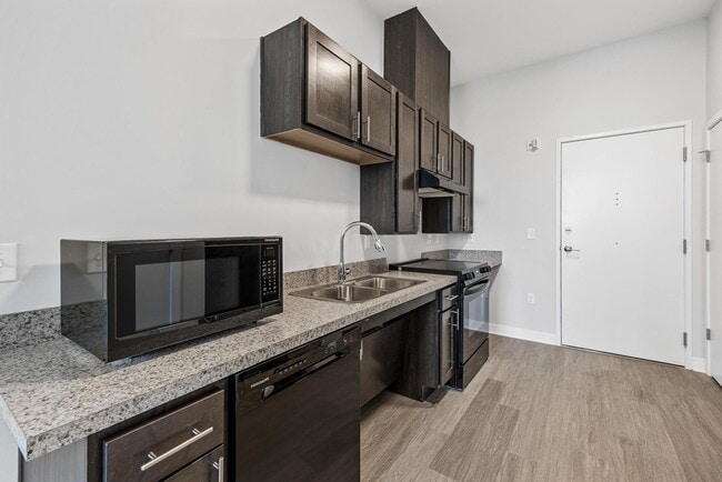 Photo - Annex on the Square