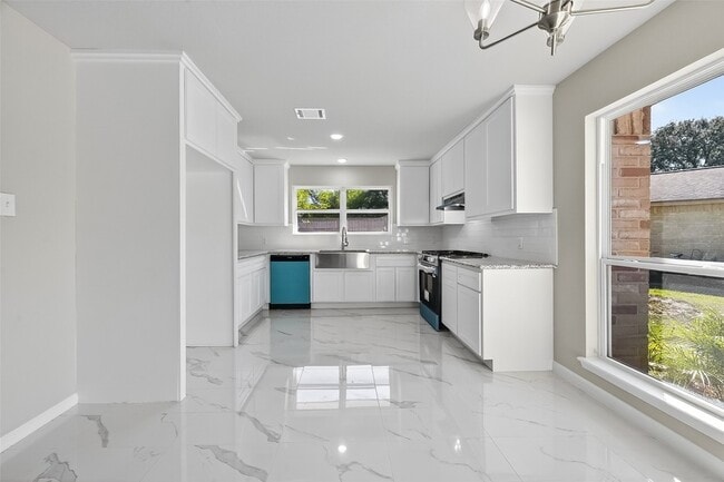 Photo - 10603 Highland Woods Dr