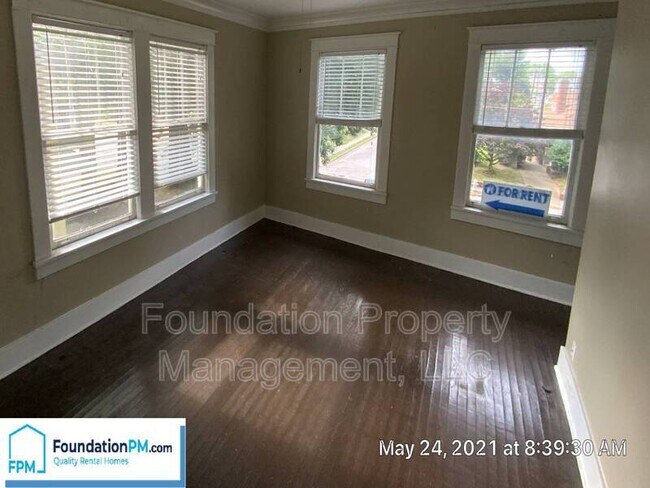 Photo - 1758 Lawrence Ave