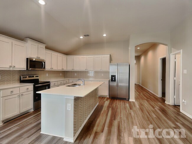 Photo - 2557 Hadley St