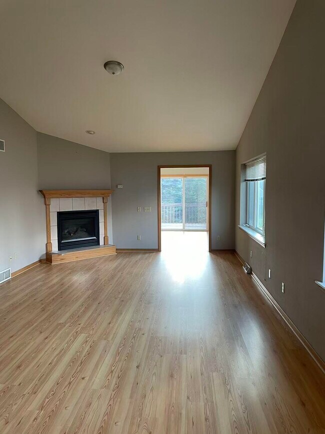 Photo - 1066 School St