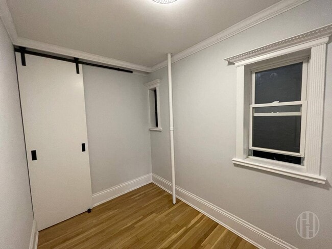 Photo - 425 E 73rd St Unidad 4RW