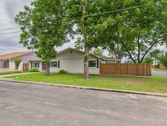 Photo - Charming 3-Bedroom Retreat with 2 Full Baths in the Heart of Fredericksburg!