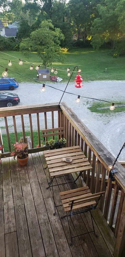 Building Photo - Luxurious 1 Bed / 1 Bath Haven with a Serene Deck & Elegant Hardwood Floors - Prime Location in V... Unit 3