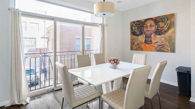 Photo - 720 W Evergreen Ave