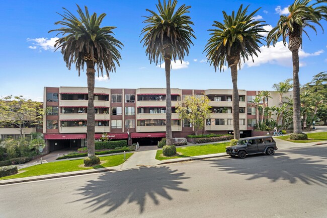 Building Photo - 1745 Camino Palmero St Rental