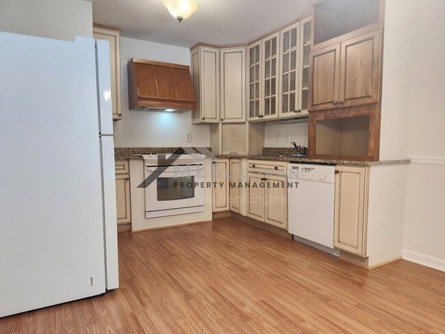 Photo - 308 Lakeshore Dr