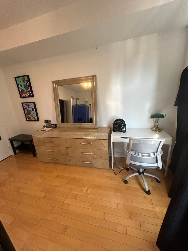 482 King St E Unit Big bright bedroom