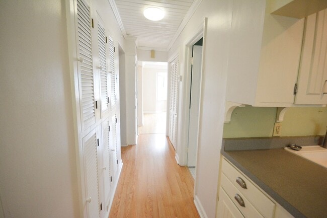 Photo - Beautiful 4 Bedroom With Modern and Unique Features Available For Rent NOW!