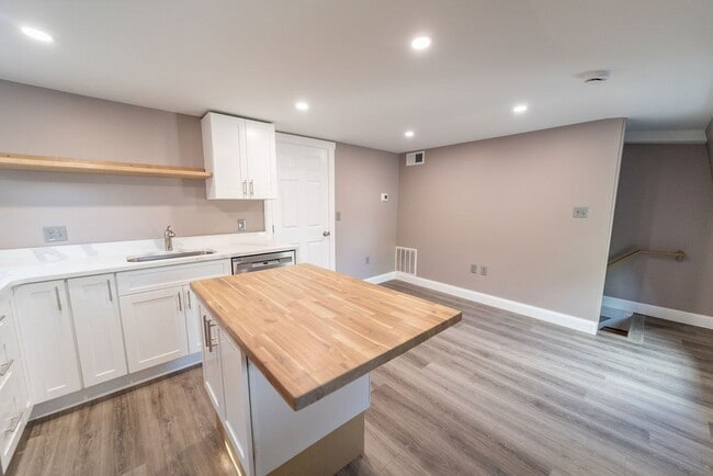 Photo - 445 W Lemon St