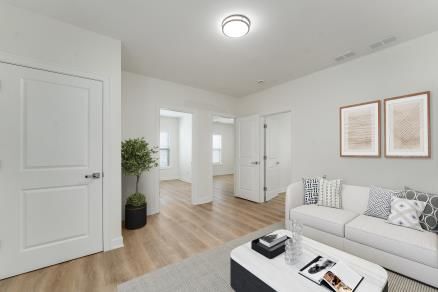 Photo - 6183 Hecla St