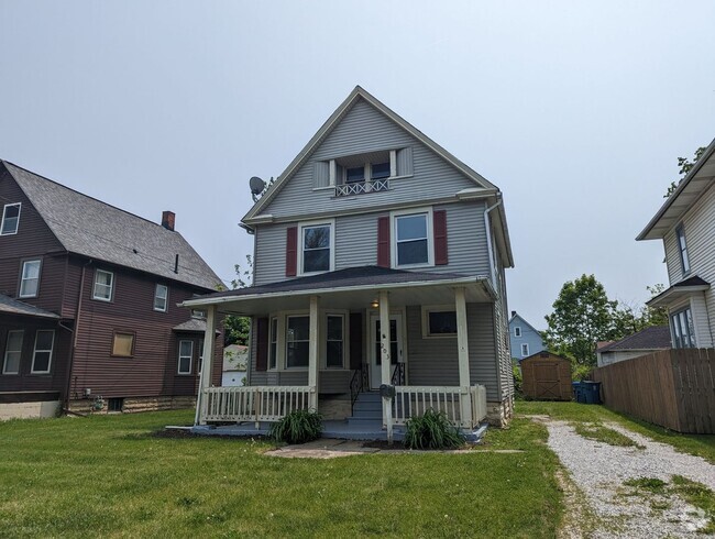Building Photo - Spacious Colonial Home with Wood Columns a...