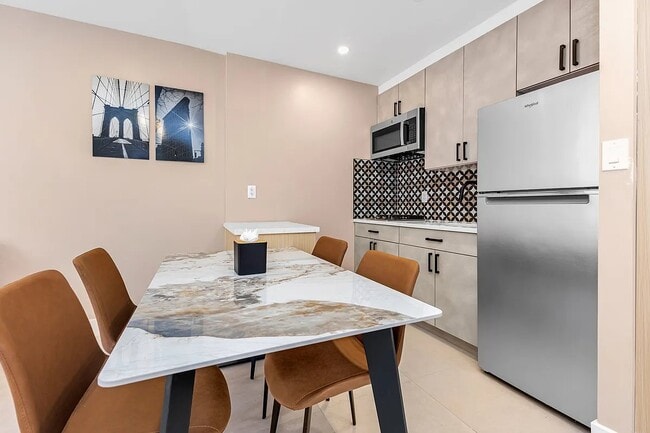 Photo - 32 Rutgers St Unit 6A