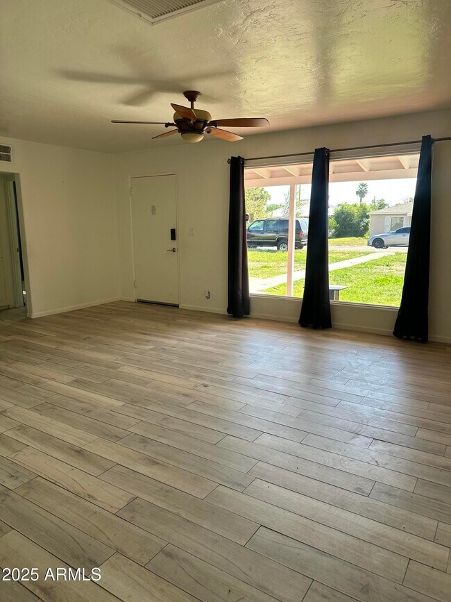 Photo - 3112 E Cypress St