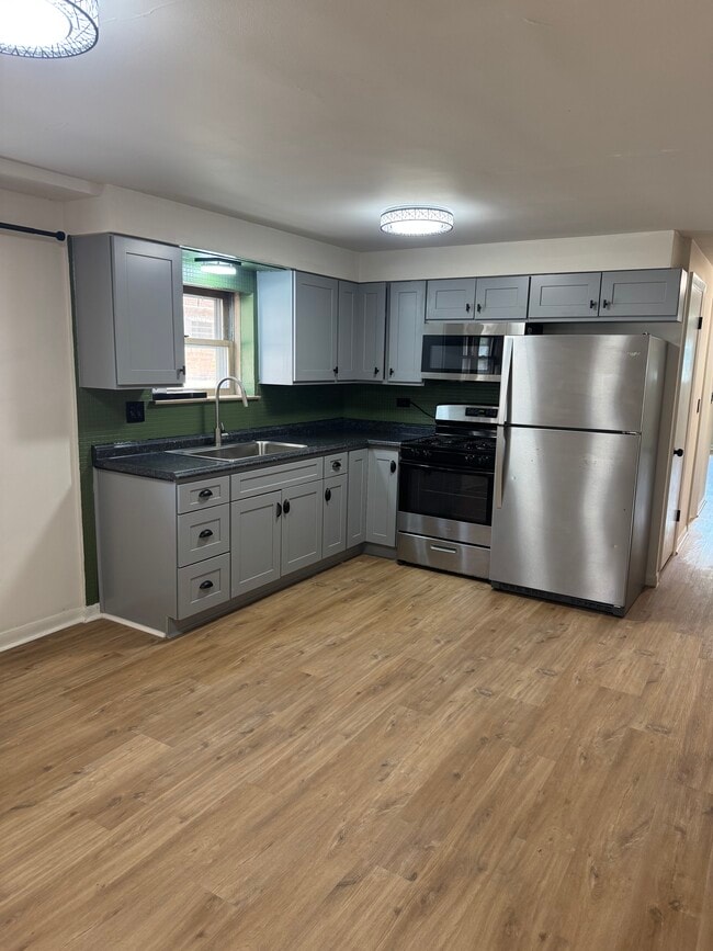 Building Photo - 8536 W Berwyn Ave Unit G