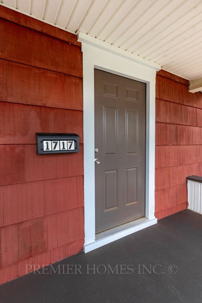Photo - 3 Bed Home with Garage, Private Driveway & Yard – $1,495/mo