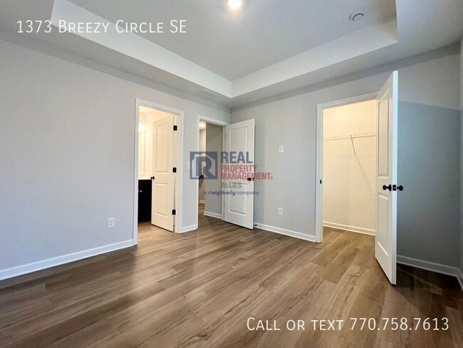 1373 Breezy Cir