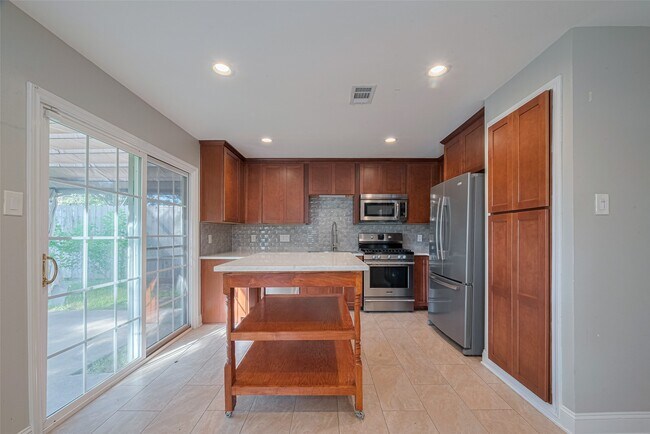 Photo - 15803 Locust Grove Dr