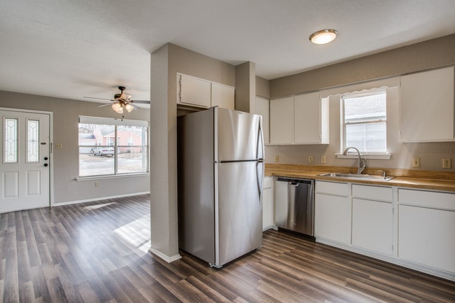 Photo - 3232 Merida Ave