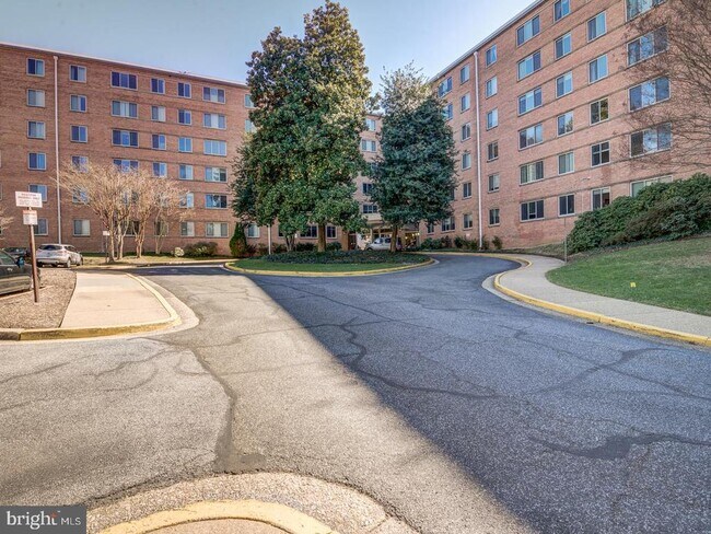 Photo - 3000 Spout Run Pkwy