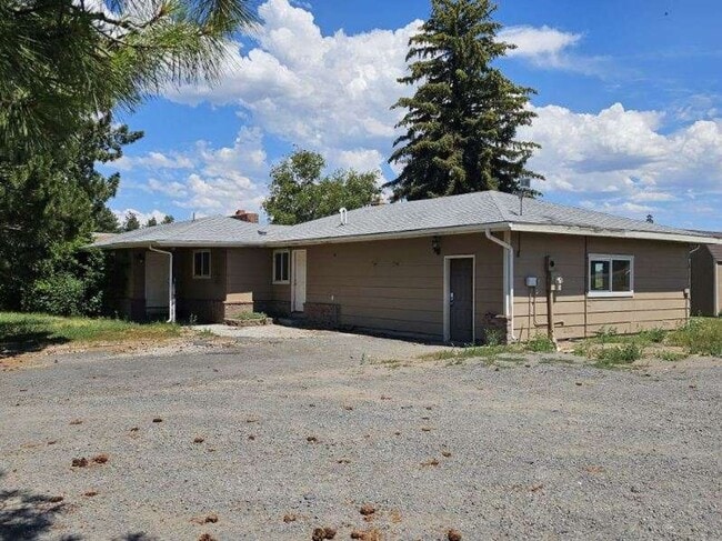 Photo - 19320 OR-140 House