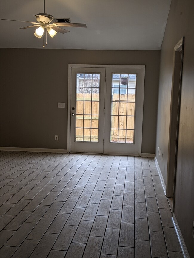 Building Photo - 135 Bevington Dr Rental