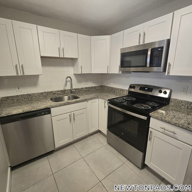 Building Photo - 266 Grove St Unit 10