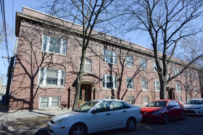 Building Photo - 1434 W Rosemont Ave Unit 1