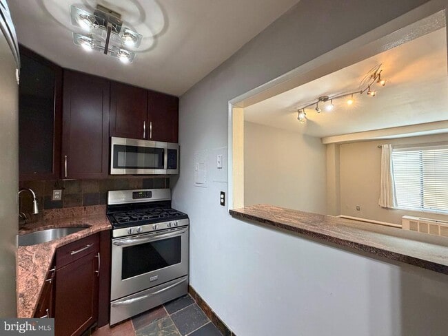 Photo - 6001 Arlington Blvd Unit 207
