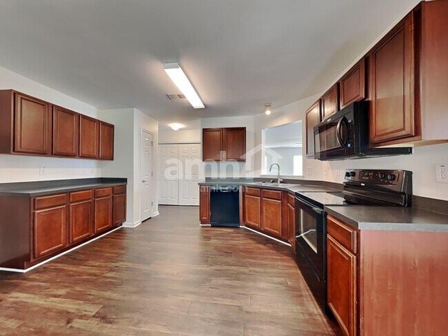 Photo - 425 Green Park Ln