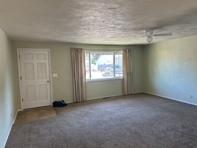 Photo - Large 2 bedroom 2 bathroom duplex with gar...