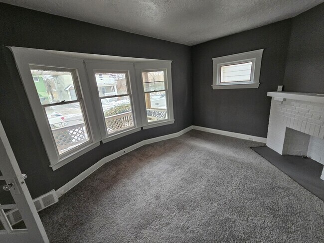 Photo - 440 E 115th St