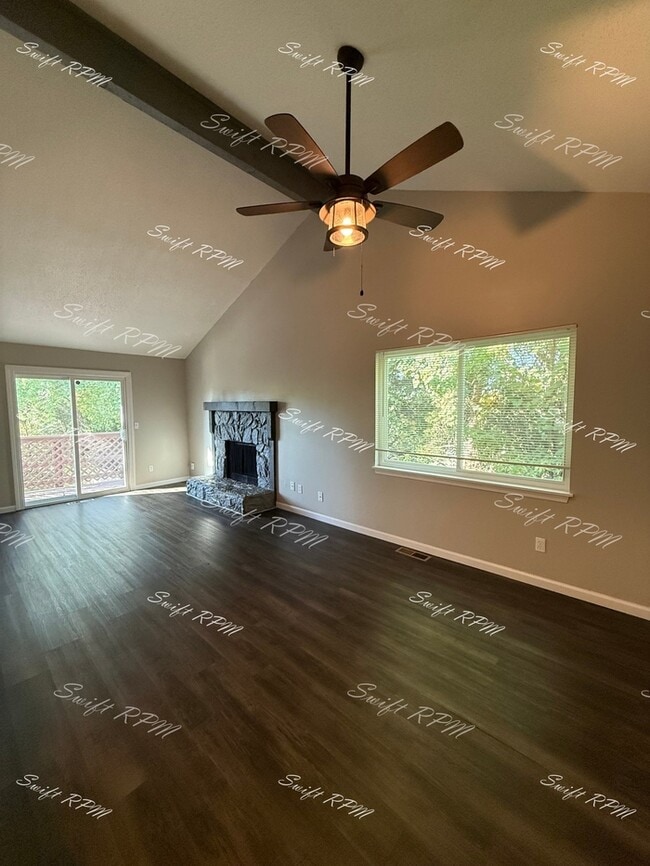 Photo - 6453 Hallet St