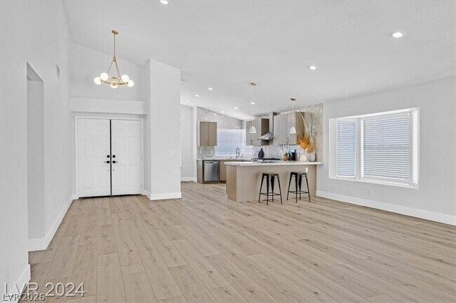 Photo - 8 Barton Spring Cir