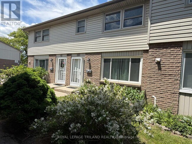Photo - 690 Little Grey St