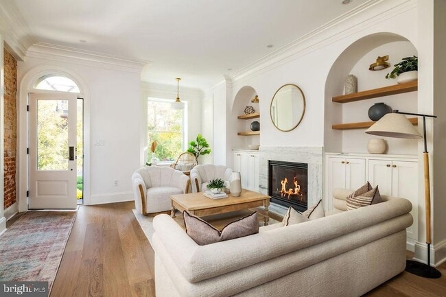 Photo - 2460 Ontario Rd NW