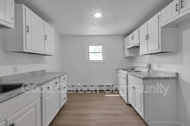 Photo - 3904 Seneca St Unit A