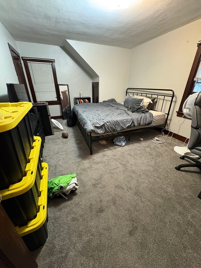 Photo - Centrally located 3 Bedroom, 1 Bathroom Ap... Unidad 1012