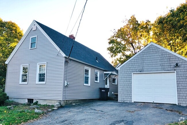 Building Photo - 102 Fruit St Rental