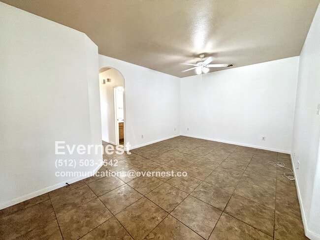 Photo - 2804 Southampton Way