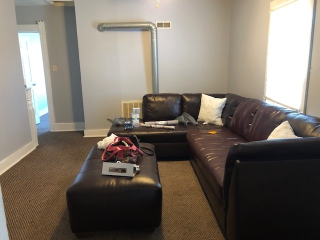 living room - 936 Madison St Unit Upper
