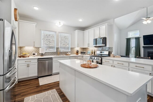 Photo - 112 Allora Pl