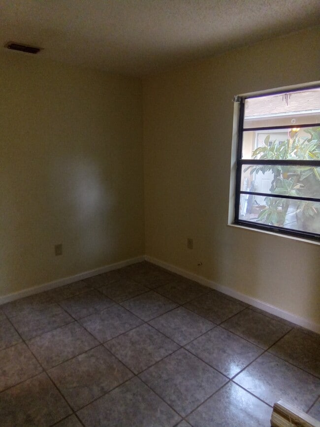 Dormitorio - 14617 Sunset St Unidad A