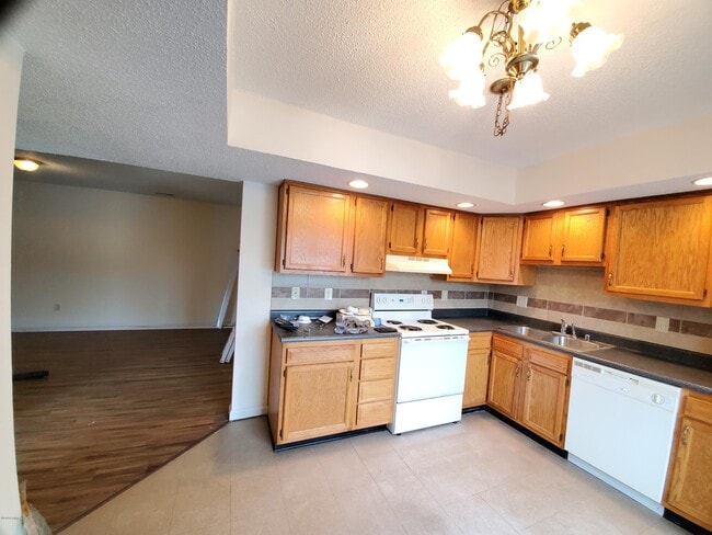 Building Photo - 6418 Venango Dr Unit 4